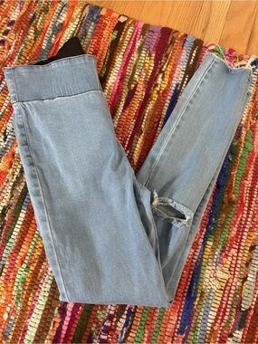 Show me your Mumu Light Wash Distressed Blue Soho Skinny Jeans size small